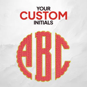 Puede incluir: Un monograma rojo con las letras "ABC" en un dise&ntilde;o circular. Las letras tienen una apariencia texturizada, y el dise&ntilde;o est&aacute; delineado con un borde amarillo. Las palabras "YOUR CUSTOM INITIALS" est&aacute;n en rojo encima del monograma.