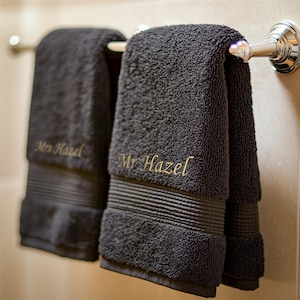 Bride and Groom, Two Towel Set Mr & Mrs Wedding Bath Towels, Custom Beach Towels, Bride Gifts, Personalized Embroidered Towels,Towel Gift