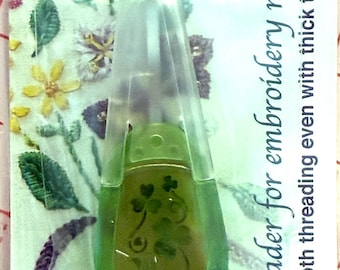 Clover Embroidery Needle Threader: Flat Tip for Thick Threads