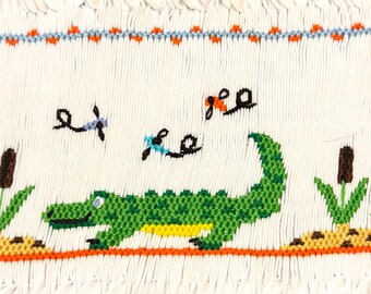 Inserción con fruncido de cocodrilo: Bordado de verano, listo para usar (11x3”)
