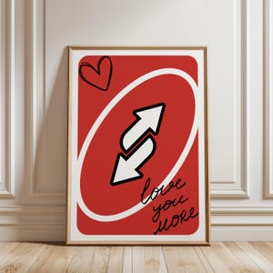 Arte de pared con tarjeta "Te amo más" / Impresión de tarjeta con reverso rojo / Decoración romántica para una noche de juegos / Póster de parejas divertidas