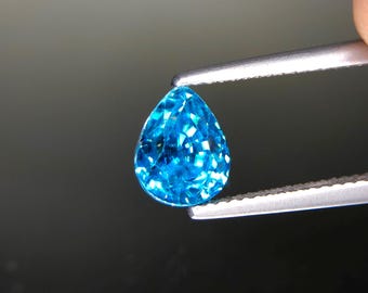 Circón azul intenso de Camboya, limpio a simple vista y brillante. Calidad de joyería. 3,76 ct.