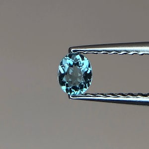 Pierre précieuse rare certifiée de grandidiérite - Minéral naturel de collection bleu-vert de Madagascar pour des bijoux uniques 0,13 ct