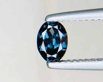 認定0.63カラットのタンザニア産ブルースピネル - 婚約指輪に最適な
