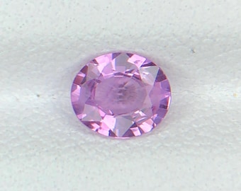 Zafiro púrpura de Madagascar de 0,64 ct sin cabeza