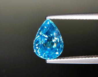 Circón azul intenso de Camboya, limpio a simple vista y brillante. Calidad de joyería. 4,63 ct.