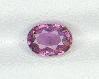 Zafiro púrpura de Madagascar de 1,01 ct sin cabeza