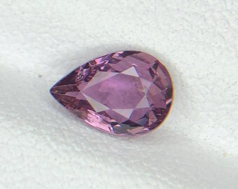 Zafiro púrpura de Madagascar de 1,00 ct sin cabeza