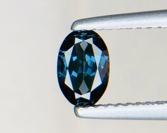 認定0.79カラットのタンザニア産ブルースピネル - 婚約指輪に最適な