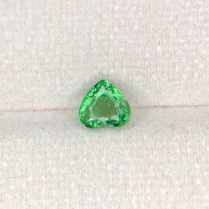 Natural Tsavorite Garnet Gemstone - Vivid Green - Earth-Mined 1.22 ct