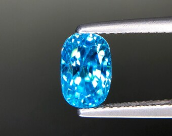 Circón azul intenso de Camboya, limpio a simple vista y brillante. Calidad de joyería. 3,43 ct.