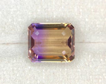 ボリビア産バイカラーアメトリン 7.77カラット - 天然の紫と黄色の宝石