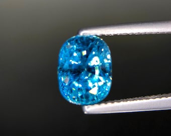 Circón azul intenso de Camboya, limpio a simple vista y brillante. Calidad de joyería. 4,62 ct.
