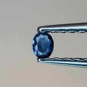 World Rarest, Benitoite, loose gemstone, 0.05 ct