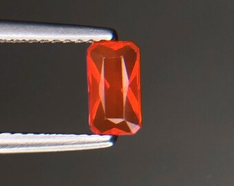 12.57カラット/素晴らしい/血のように赤い色/ファイアーオパールフリー