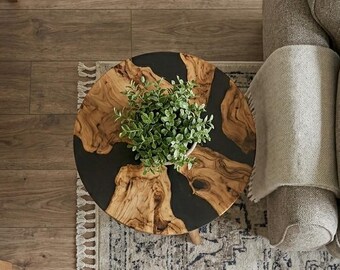 Tavolino laterale in legno d'ulivo e resina: tavolino rustico con bordo vivo