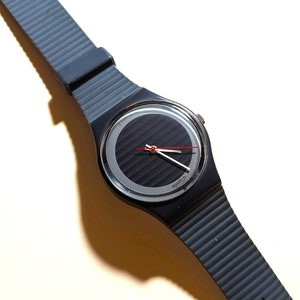 1987 Swatch Originals SILVER CIRCLE GA105 Collectors Watch