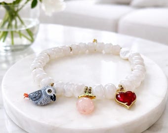 Handmade bracelet with a parrot made of natural stone.