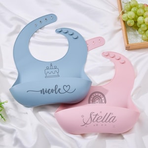 パーソナライズされたシリコン製ベビービブ、名前入りカスタムベビービブ、刻印入りベビービブ、ベビーシャワーギフト、1歳の赤ちゃんの誕生日ギフト、新米ママへのギフト、新生児ギフト