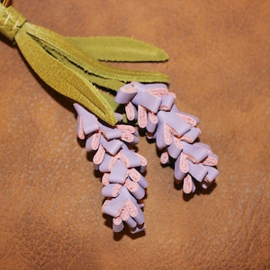 Breloque de sac lavande mauve en cuir, breloque de sac fleur lavande pourpre fait main, breloque de sac pendentif floral sac, cadeau breloque en cuir