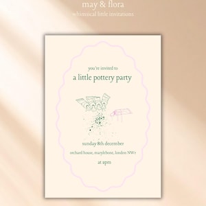 Op de afbeelding: Een rechthoekige uitnodigingskaart met een crèmekleurige achtergrond en een roze geschulpte rand. De tekst luidt: may & flora, whimsical little invitations, you're invited to a little pottery party, sunday 8th december, orchard house, marylebone, london NWr, at 2pm.