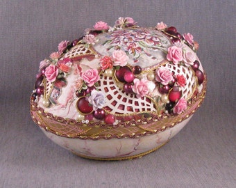 Fancy Rhea Eggshell Jewelry Box