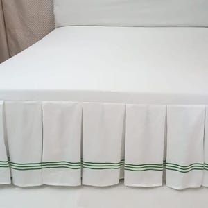 400 Thread Count White Cotton Sateen Pleated Triple embroidery Bed Skirt Three Sided Coverage with Platform