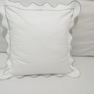 Scalloped and  Border Embroidery Cotton Quilted Coverlet and Pillow sham White 100% Cotton Sateen 400 Thread Count