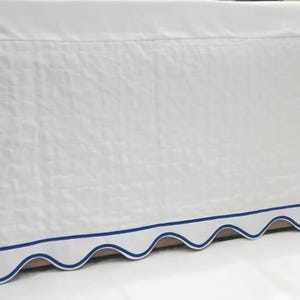 Box quilted Scalloped and border embroidery Bed skirt - 400 Thread Count White Cotton Sateen Bed Skirt Three Sided Coverage with Platform