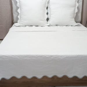 Scalloped  Embroidery Cotton Quilted Coverlet and Pillow sham White 100% Cotton Sateen 400 Thread Count