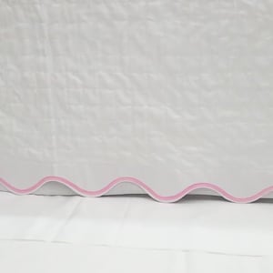 Box quilted Scalloped embroidery Bed skirt - 400 Thread Count White Cotton Sateen Bed Skirt Three Sided Coverage with Platform