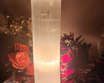 Lampe en cristal de sélénite : pierre de guérison naturelle, lumière énergisante purifiante