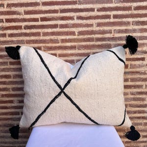 Handmade Moroccan Wool Pillow Cover: Vintage Kilim Boho Decor (60x40cm)