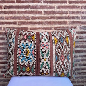 Handmade Moroccan Kilim Pillow Cover: Vintage Boho Decor