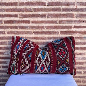 Handmade Moroccan Kilim Pillow Cover: Vintage Boho Decor (46 cm x 27 cm)