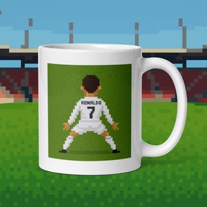 Cristiano Ronaldo Madrid Mug – Siuu Celebration Gift – Pixel Art Football Coffee Cup – Real Fan Present