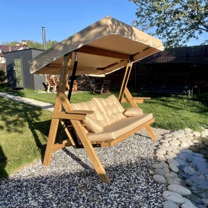 Gartenschaukel mit Baldachin - 3-Sitzer Outdoor Schaukel aus Kiefernholz mit Kissen