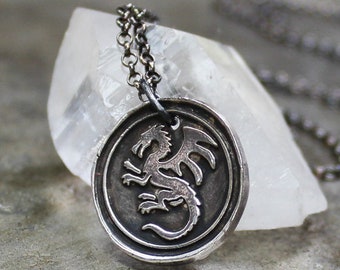 Vintage Wax Seal Dragon Charm Necklace - Locket de plata esterlina oxidado - Lockets Drácula grabados a medida - Colgante de plata esterlina