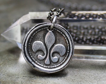 Collier personnalisé Fleur de lis gravé - Médaillon de sceau de cire vintage argenté - Beau pendentif pour femmes - Colliers de chaîne sterling