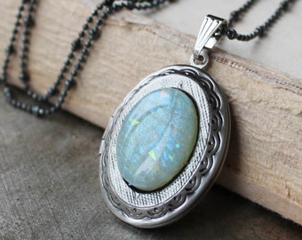 Beautiful Vintage Style Locket - Charm Necklace for Girls/Women - Opal Handmade Necklace - Unique Bridesmaid Stunning Jewelry – Pendant Gift