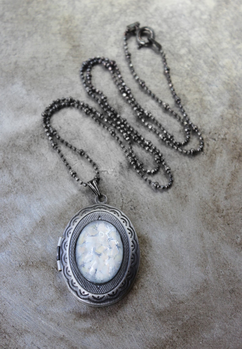 Vintage Stil Opal Locket Siegel Silber Überzogene Andenken Medaillons Weißes Glas Feuer Opal Anhänger Sterling Kugelkette Halskette für Braut Bild 2