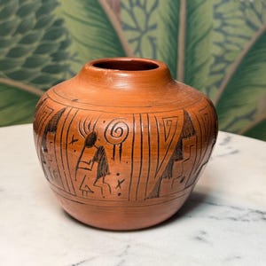 Signed Vincent Hicks Navajo Pottery Vase, Hand-Etched Terracotta Vessel, Native American Southwestern Decor, 4.5” Ceramic Pot.