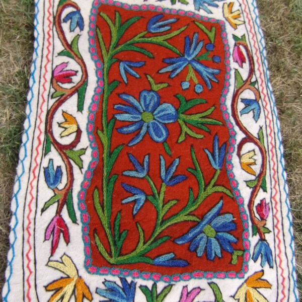 2 x 3 ft Pretty Felt Rug Wool Kashmiri Hand Embroidered felted Mat Rug Tapis Namda Kilim