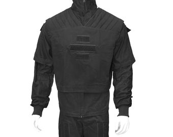 Op Mandalorian geïnspireerde Star Wars-cosplay geïnspireerd op maat gemaakt ZWART 3-delig kostuum (shirt, broek, vest) voor Mandalorian-projecten