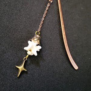 Handmade Bone Oddity Bookmark, gothic star book accessory, vertebrae bookish decor, dark academia, bronze chain, horror reader writer gift