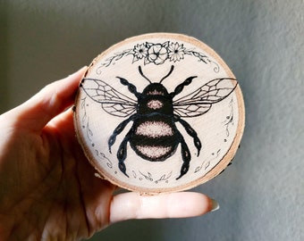 Honey bee drawing wood decor, Rustic boho wood art, cottagecore insect drawing, cabincore tabletop display, nature garden art, nature gift