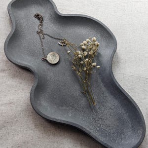 Concrete Tray Irregular Shape | Wavy Jewelry Concrete Dish | Cement Display Dish | Decorative Cement Trinket Tray | Large Jewellery Display