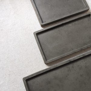 Bandeja rectangular de hormigón hecha a mano / Bandeja minimalista para jabonera / Plato expositor gris / Jabonera de cemento / Bandeja para mesa de centro / Plato de tocador