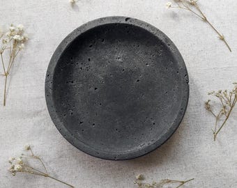 Ciotola in cemento bassa / TEXTURE / Piatto da esposizione in cemento grigio / Ciotola portaoggetti / Piatto da esposizione in cemento da 14 cm / Ciotola decorativa / Ciotola media