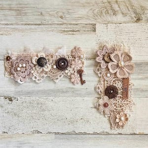 2 große taupe/cremefarbene langsame Stitch Patches/Aufnäher mit einem antiken/vintage/klassischen Thema für Junk Journal, etc.
